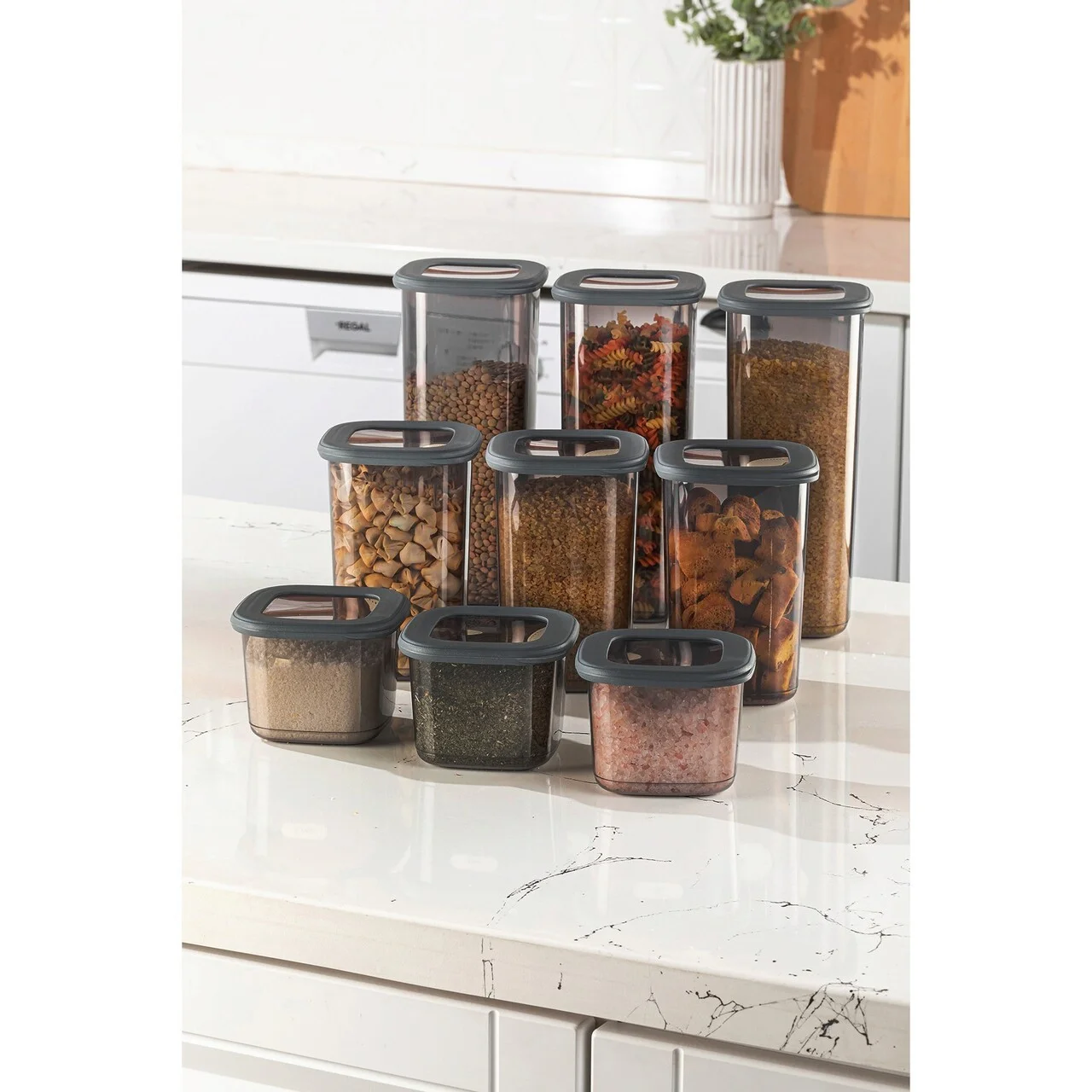 Set recipiente depozitare, Hermia, 964FRM5383, Plastic, Dimensiune: 10 x 10 x 16,5 cm / 1200 ml (3 bucăți), Antracit Set recipiente depozitare, Hermia, 964FRM5383, Plastic, Dimensiune: 10 x 10 x 16,5 cm / 1200 ml (3 bucăți), Antracit