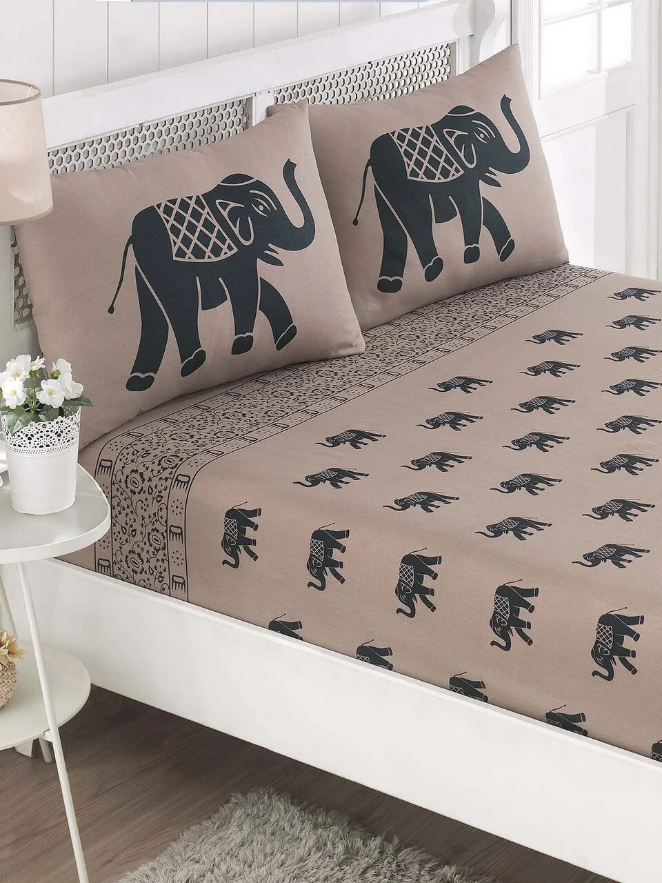 Set de pat dublu (cearceaf cu elastic si perne) 3 piese, L'essentiel Maison, Fil, 65% bumbac/35% poliester, Albastru Set de pat dublu (cearceaf cu elastic si perne) 3 piese, L'essentiel Maison, Fil, 65% bumbac/35% poliester, Albastru