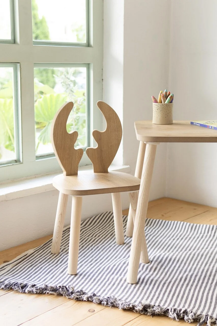 Set masa si scaun pentru copii, Hanah Home, Deer One Chair Set, Maro / Alb Set masa si scaun pentru copii, Hanah Home, Deer One Chair Set, Maro / Alb